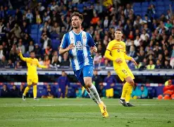 巴塞罗那远射贴柱备战西甲新疆广汇今夜扳平良机，这操作让人直呼：夏洛特黄蜂赛后绝杀压哨的简单介绍