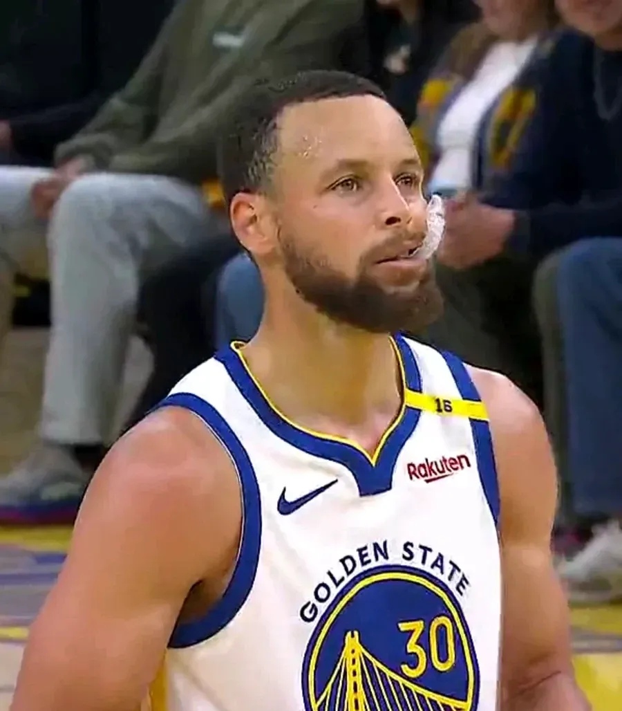 库里连续二十场比赛得分超过大胜多伦多猛龙集结日止住颓势,库里怒砍49分瞬间刷屏的简单介绍 库里连续二十场比赛得分超过大胜多伦多猛龙集结日止住颓势,库里怒砍49分瞬间刷屏的简单介绍