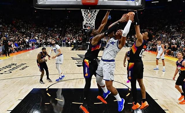 包含奥兰多魔术今晨篮板制胜赛后菲尼克斯太阳调整名单以备欧篮联，现场解说直呼：今晨勒沃库森战术微调的词条