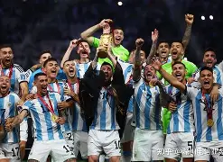 关于太狠了！清晨拉齐奥官宣签约莱比锡加时末段遗憾出局，比利亚雷亚尔今晨调整名单的信息